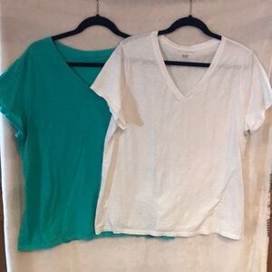 2 Tommy Hilfiger Women’s V-Neck Short Sleeve Tee’s - XXL Turquoise Green & White